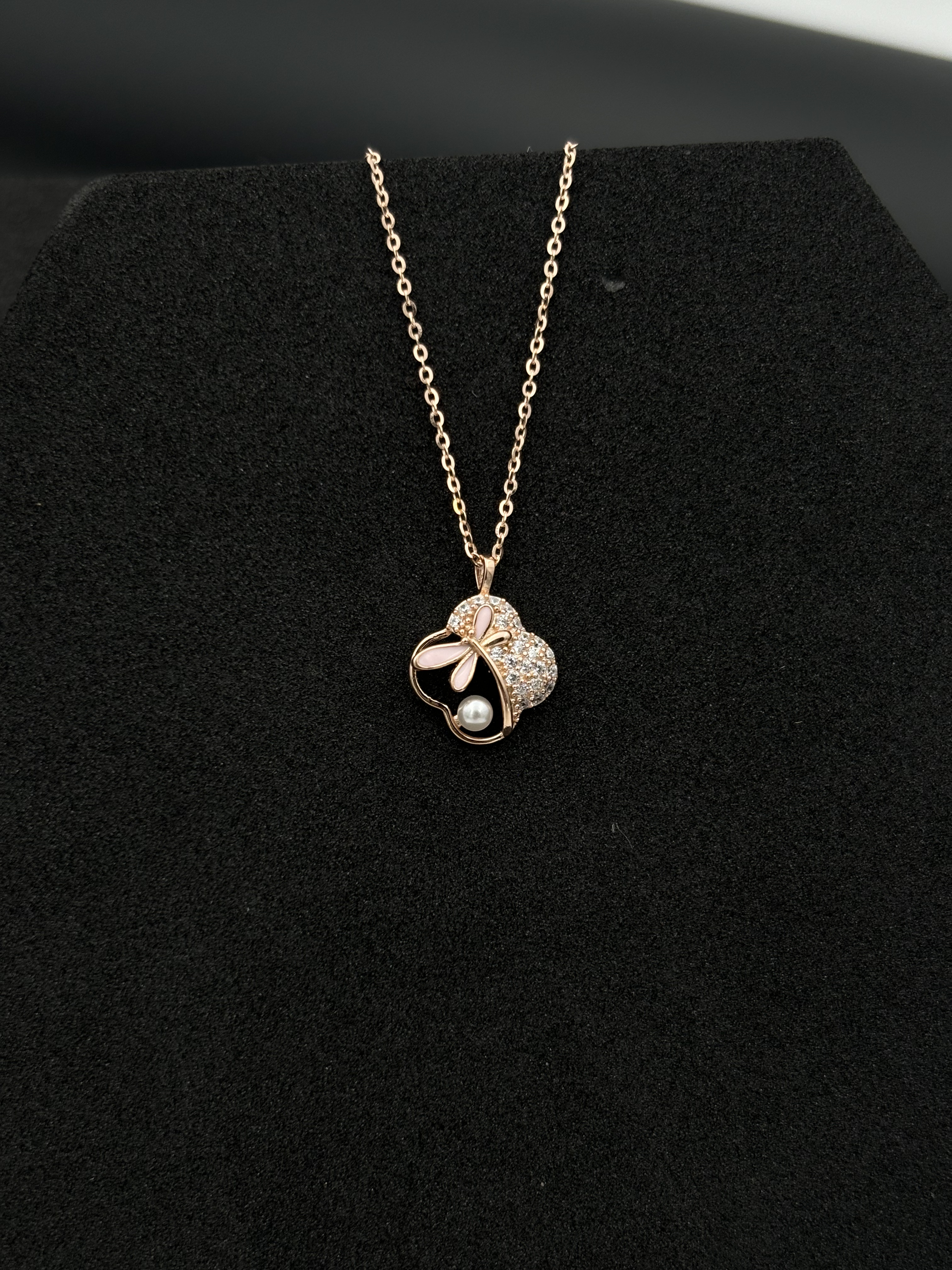 Pearly dragonfly flower set 